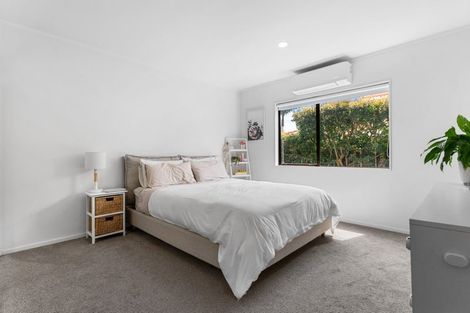 Photo of property in 2/13 Pinewood Grove, Botany Downs, Auckland, 2010