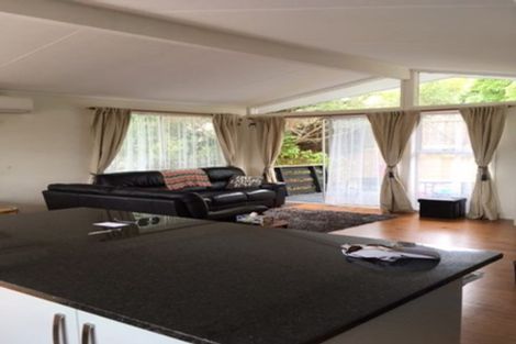 Photo of property in 1/29 Ridgewood Crescent, Birkenhead, Auckland, 0626