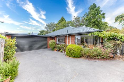 Photo of property in 2/215 Memorial Avenue, Burnside, Christchurch, 8053