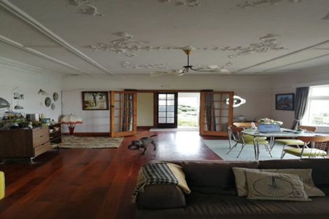 Photo of property in 2 Queens Drive, Kilbirnie, Wellington, 6022