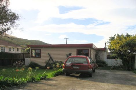 Photo of property in 7 Linden Avenue, Tawa, Wellington, 5028