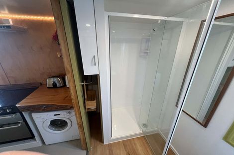 Photo of property in 51 Onewa Road, Northcote, Auckland, 0627