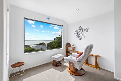 Photo of property in 18 Maffeys Road, Mount Pleasant, Christchurch, 8081