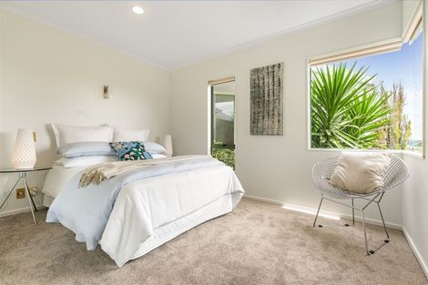 Photo of property in 10 Sandpiper Grove, Unsworth Heights, Auckland, 0632