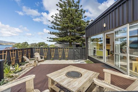Photo of property in 118 Breaker Bay Road, Breaker Bay, Wellington, 6022