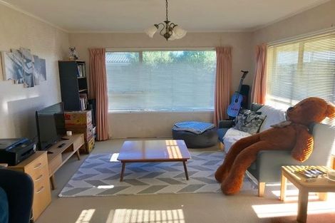 Photo of property in 1/2 Waterloo Road, Milford, Auckland, 0620