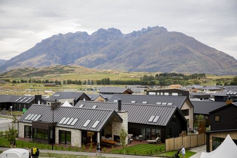 Photo of property in 9 Plough Street, Jacks Point, 9371