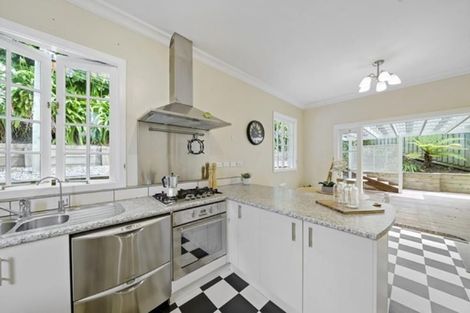 Photo of property in 15 Fitzroy Street, Wadestown, Wellington, 6012