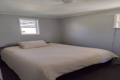 Photo of property in 20 The Esplanade, Eastern Beach, Auckland, 2012