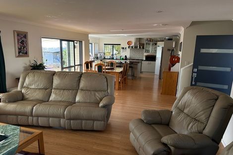 Photo of property in 165a Carlisle Road, Northcross, Auckland, 0632