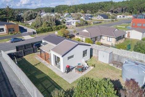 Photo of property in 21 Rua Avenue, Waitarere Beach, Levin, 5510