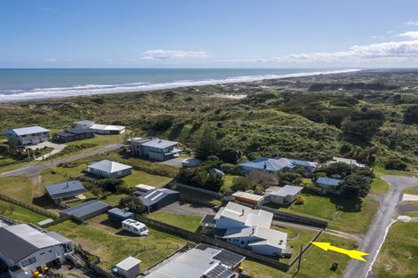 Photo of property in 14 Brown Terrace, Foxton Beach, Foxton, 4815