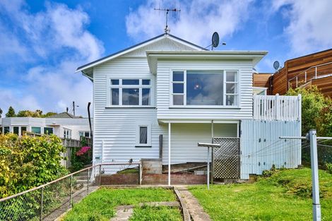 Photo of property in 134 Nevay Road, Karaka Bays, Wellington, 6022