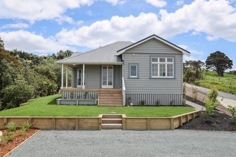 Photo of property in 204 Cape Rodney Road, Leigh, 0985