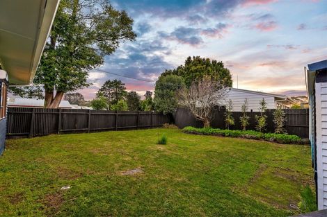 Photo of property in 11 Ranui Station Road, Ranui, Auckland, 0612