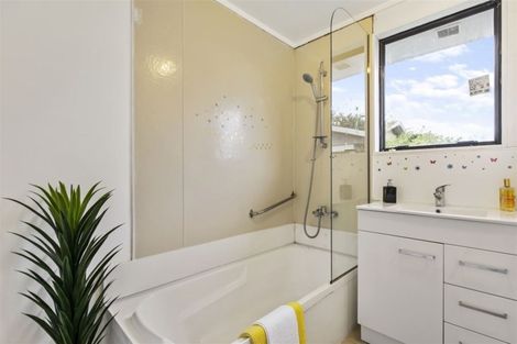 Photo of property in 2/61 Redcrest Avenue, Red Hill, Papakura, 2110