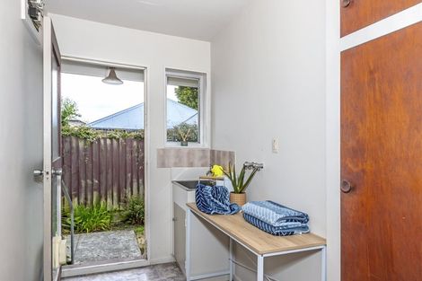 Photo of property in 2/87a Middlepark Road, Sockburn, Christchurch, 8042