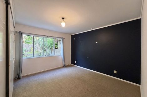 Photo of property in 33 Omega Street, Newlands, Wellington, 6037