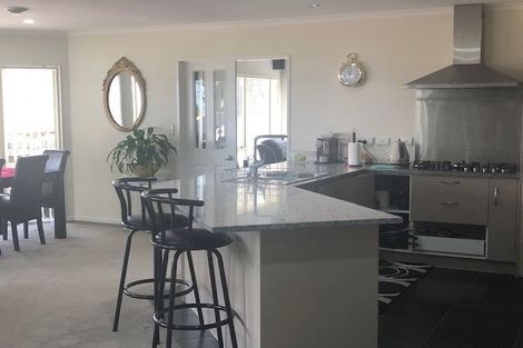 Photo of property in 27 Nicholas Gibbons Drive, Clendon Park, Auckland, 2103