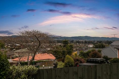 Photo of property in 12 Cairnsvale Rise, Manurewa, Auckland, 2105