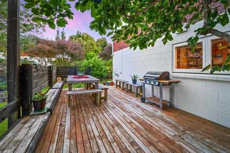 Photo of property in 5 Chevron Place, Castor Bay, Auckland, 0620