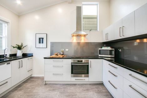 Photo of property in 11 Wellesley Road, Napier South, Napier, 4110