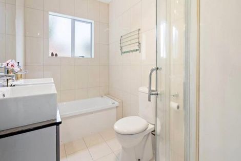 Photo of property in 11a Gerwyn Place, Pakuranga Heights, Auckland, 2010