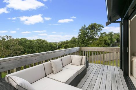 Photo of property in 7 Nerehana Place, Red Beach, 0932