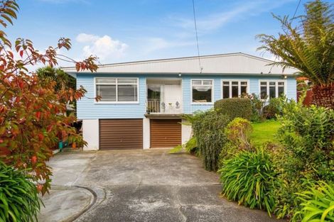 Photo of property in 4 Park Avenue, Tawa, Wellington, 5028