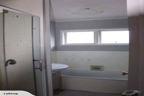 Photo of property in 2/112 Ennis Avenue, Pakuranga Heights, Auckland, 2010