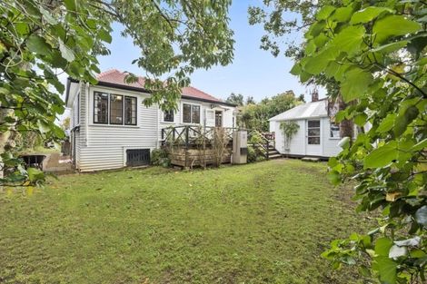 Photo of property in 195 Queen Street, Northcote Point, Auckland, 0627