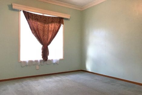 Photo of property in 28 Archibald Road, Kelston, Auckland, 0602