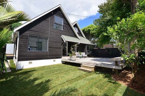 Photo of property in 2/26 Sandown Road, Rothesay Bay, Auckland, 0630