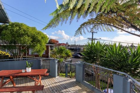 Photo of property in 211 Powderham Street, New Plymouth, 4310