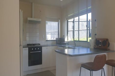 Photo of property in 2 Saralee Drive, Manurewa, Auckland, 2105