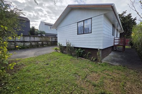 Photo of property in 3/4 Hall Avenue, Mangere, Auckland, 2022