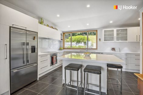 Photo of property in 33 Marine Parade, Macandrew Bay, Dunedin, 9014