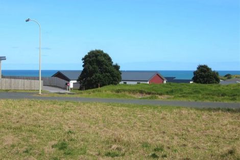 Photo of property in 2 Pipi Place, Baylys Beach, 0377