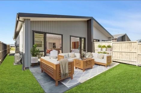 Photo of property in 18 Rauriki Lane, Rosehill, Papakura, 2113