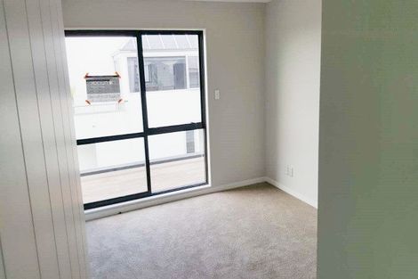 Photo of property in 16 Takutai Avenue, Bucklands Beach, Auckland, 2012