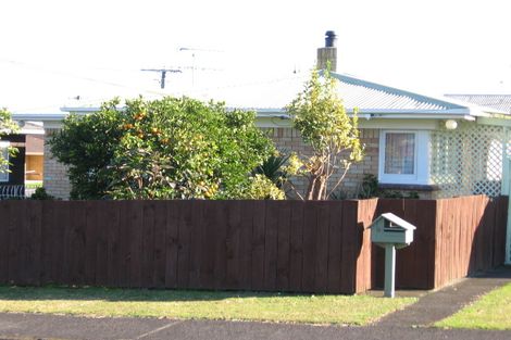 Photo of property in 2 Renwick Street, Papakura, 2110