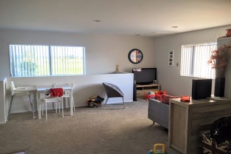 Photo of property in 2 Tarapiroe Avenue, Takanini, 2112