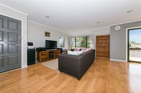 Photo of property in 4 Amery Place, West Harbour, Auckland, 0618