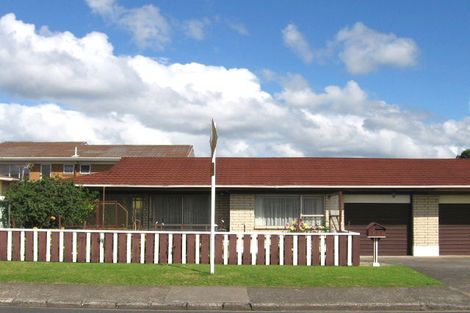 Photo of property in 2 Strid Road, Te Atatu South, Auckland, 0610