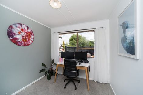 Photo of property in 27 Hillcrest Drive, Kelvin Grove, Palmerston North, 4414