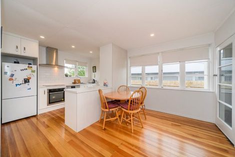 Photo of property in 2 Forth Terrace, Roslyn, Palmerston North, 4414