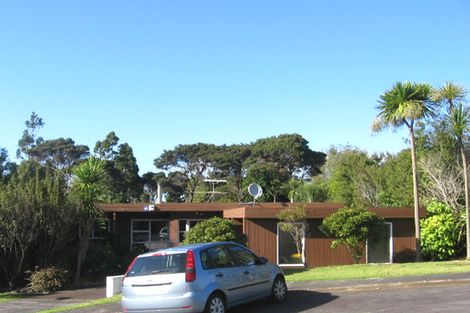 Photo of property in 12 Raymond Terrace, Northcote, Auckland, 0627