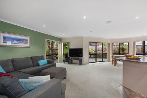 Photo of property in 60 Cabeleigh Drive, Helensville, 0800