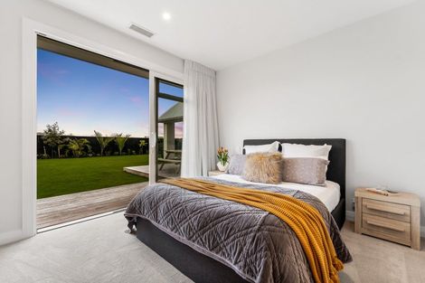 Photo of property in 32 Sandpiper Avenue, Point Wells, 0986