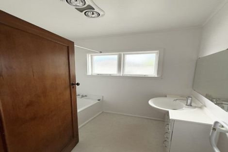 Photo of property in 153 Memorial Avenue, Burnside, Christchurch, 8053